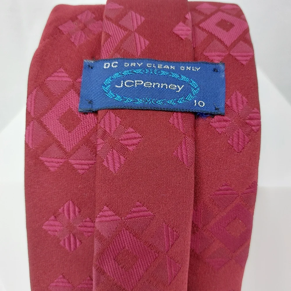 Vintage JC Penneys Qiana‎ Nylon Tie Burgundy Geometric Design 55